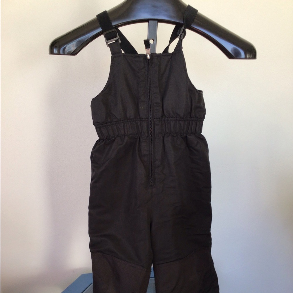 ❄️❄️Snow pant’s  boy’s size 4 color black ❄️❄️❄️